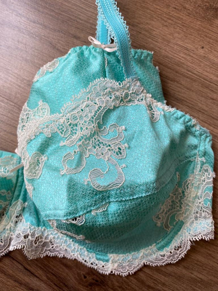 Ensemble dentelle non rembourré avec armature couleur vert d’eau