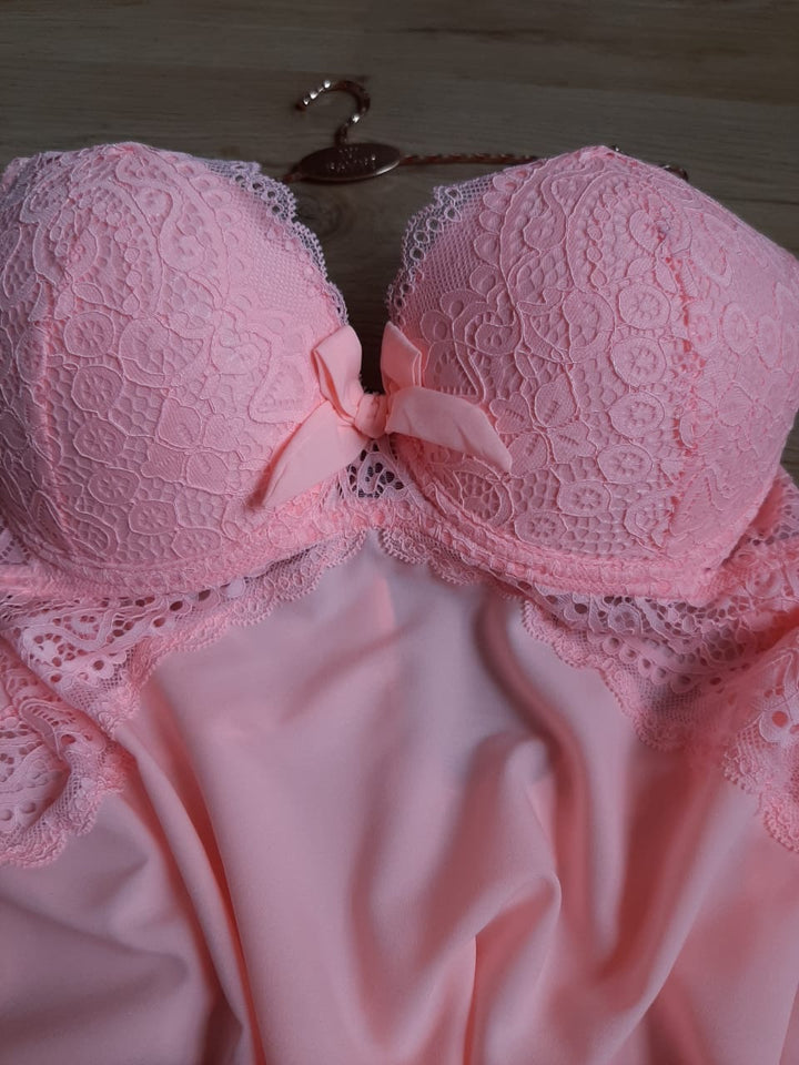 NUISETTE REMBOURRE DENTELLE