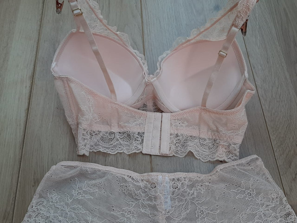 ENSEMBLE REMBOURRE DENTELLE
