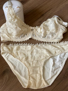 Ensemble dentelle non rembourré avec armature couleur beige