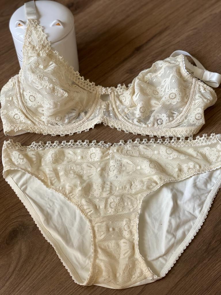 Ensemble dentelle non rembourré avec armature couleur beige