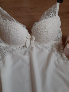 NUISETTE REMBOURRE DENTELLE