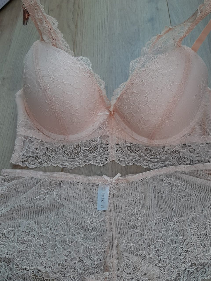 ENSEMBLE REMBOURRE DENTELLE