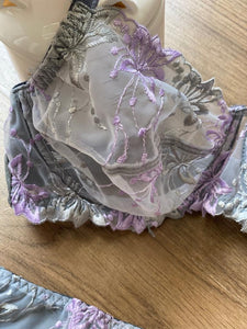 Ensemble dentelle non rembourré avec armature couleur gris et mauve