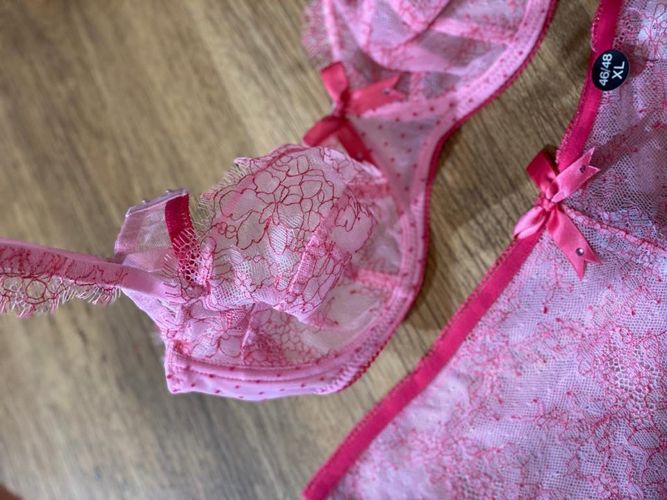 Ensemble dentelle avec armature