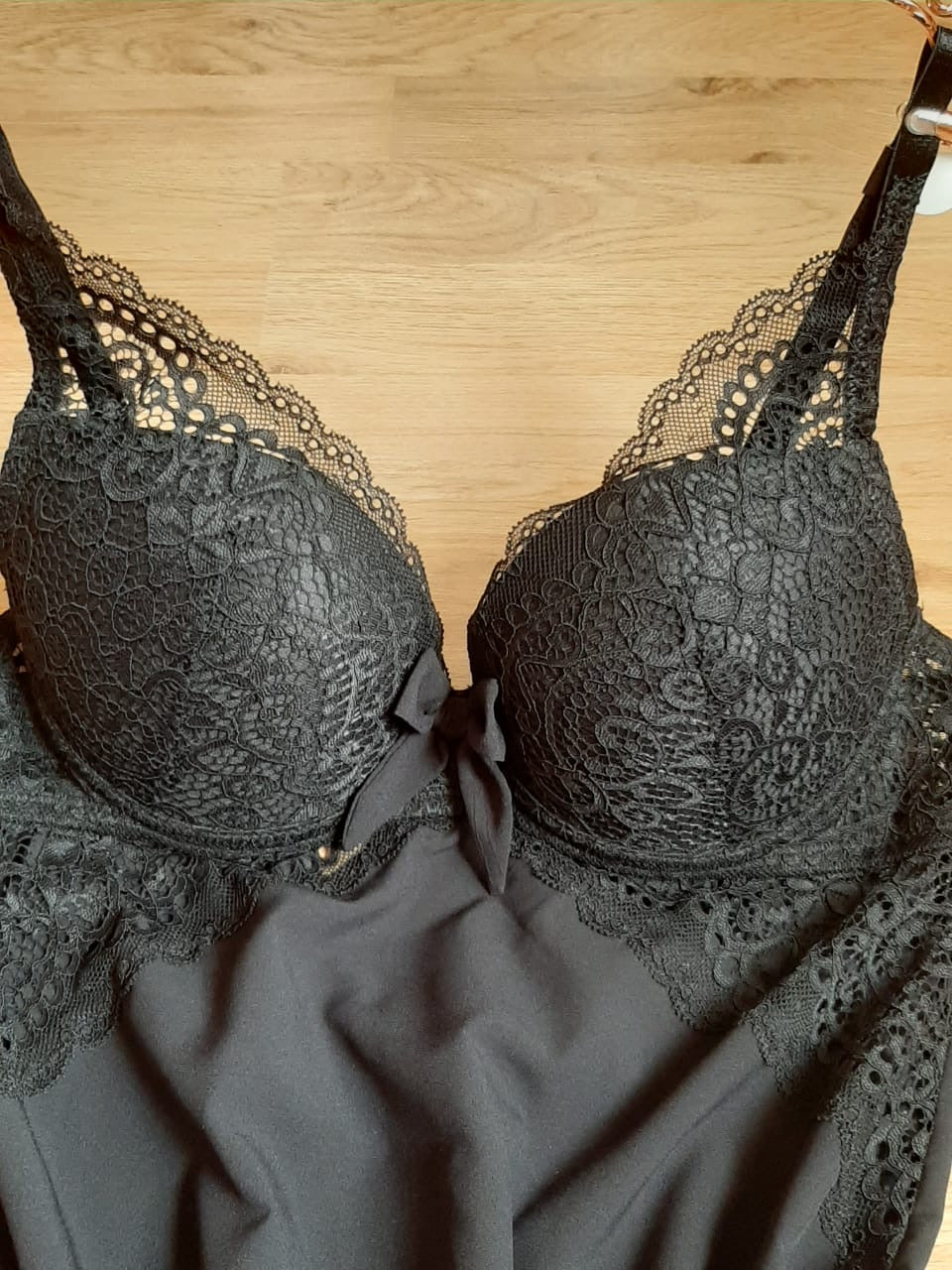 NUISETTE REMBOURRE DENTELLE
