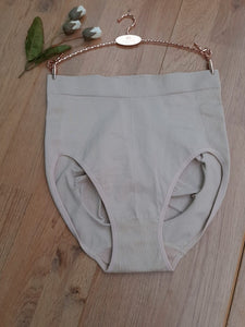 Slip gaine remonte fesses