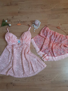 Chemise de nuit débardeur dentelle et short en mousseline fleurie