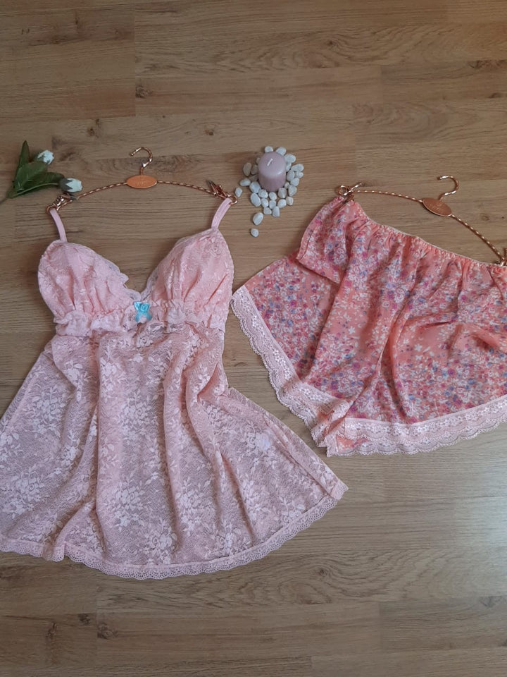 Chemise de nuit débardeur dentelle et short en mousseline fleurie