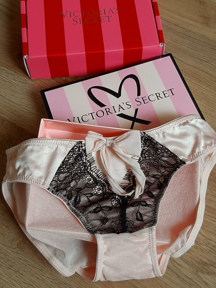 LOT 2 Slips victoria secret's en tulle et satin