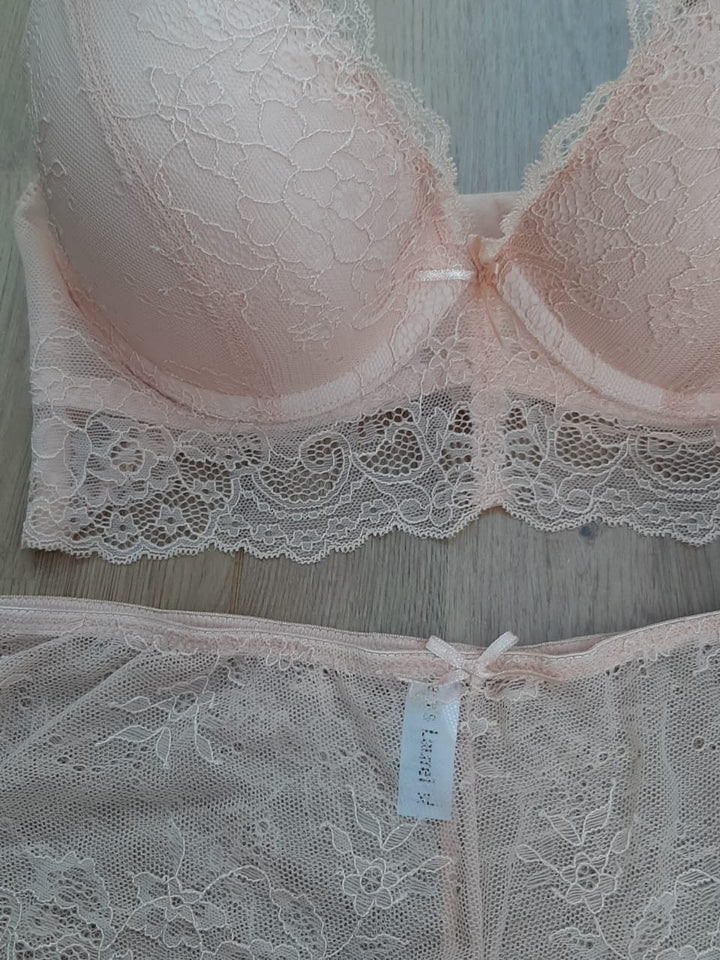 ENSEMBLE REMBOURRE DENTELLE