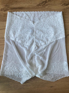 Short gainant invisible en tulle