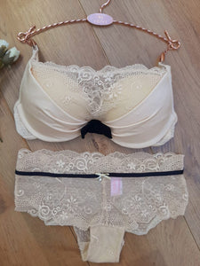 Ensemble rembourré dentelle