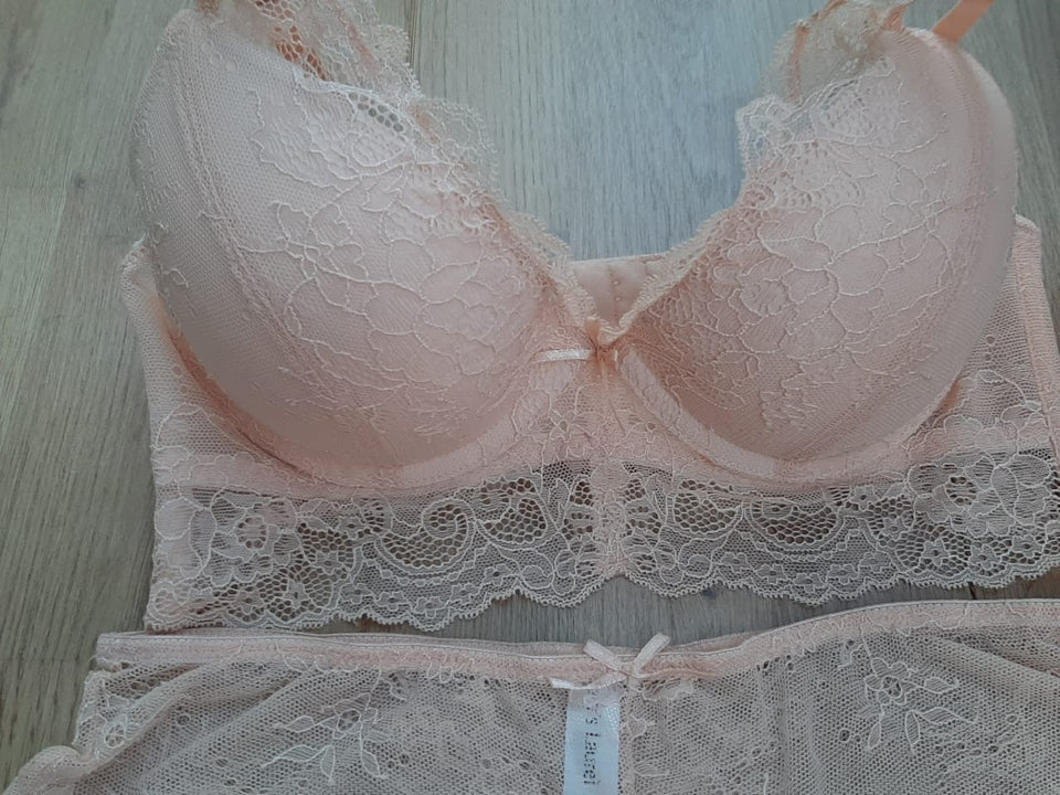 ENSEMBLE REMBOURRE DENTELLE