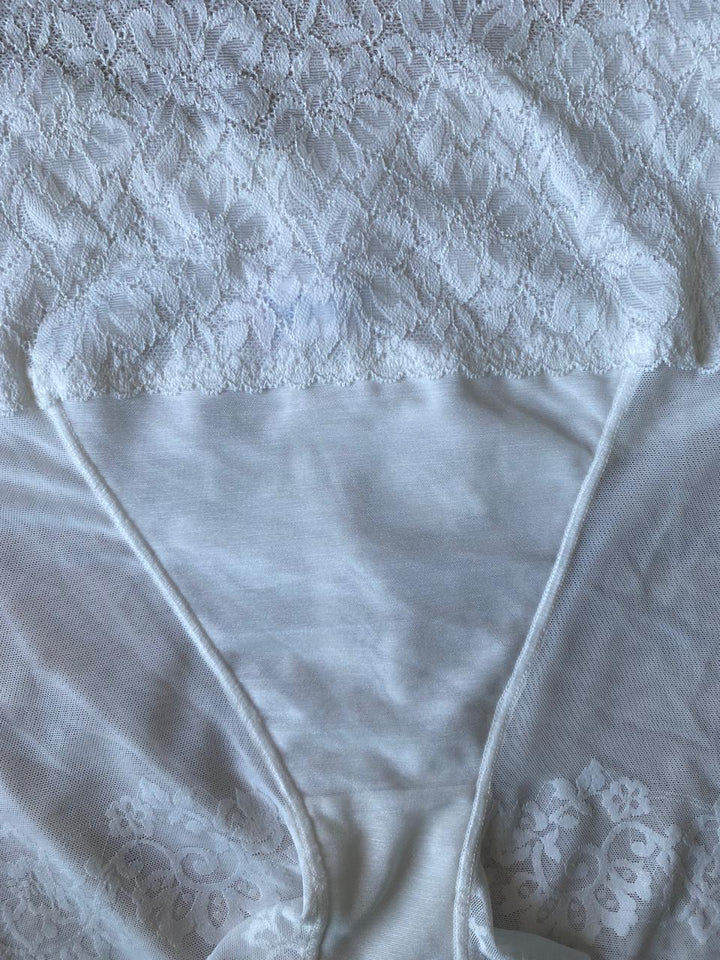 Short gainant invisible en tulle