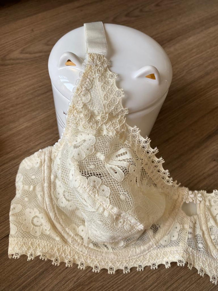 Ensemble dentelle non rembourré avec armature couleur beige