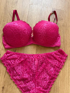 ENSEMBLE DENTELLE REMBOURRE SILICONE 2138