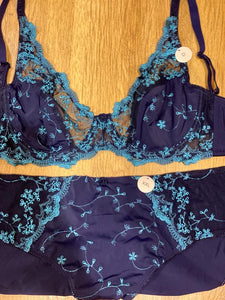 Ensemble dentelle bleu Majorelle