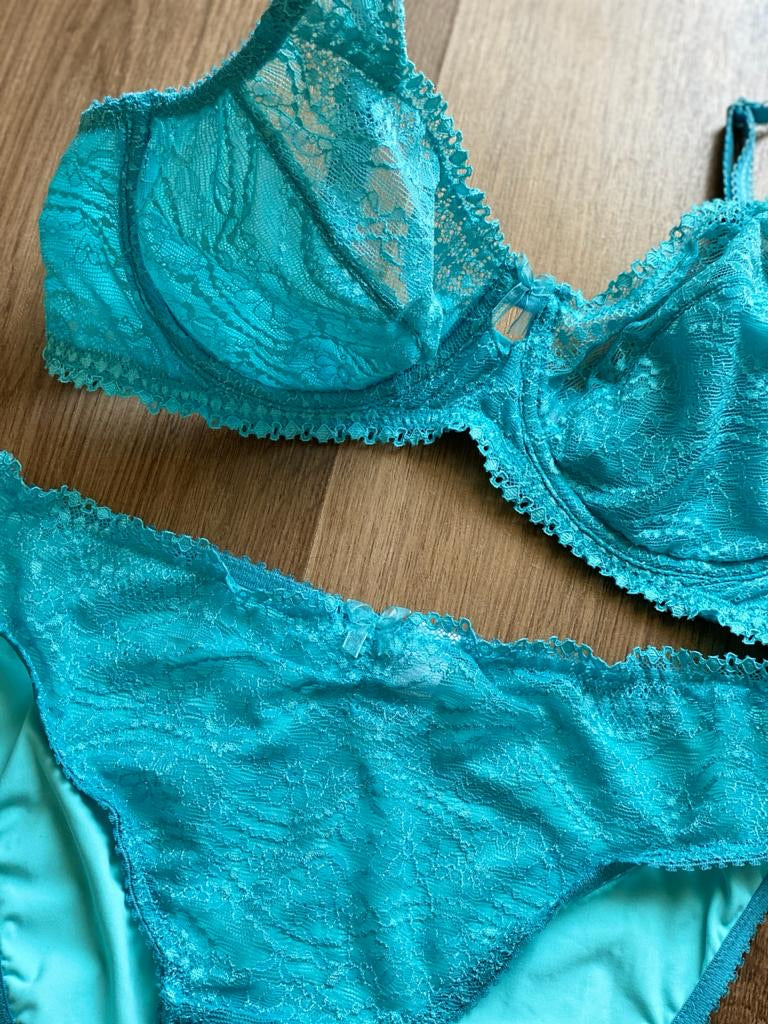 Ensemble dentelle non rembourré avec armature couleur turquoise
