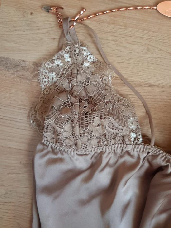 Nuisette satin de soie et dentelle 2411