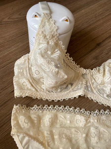 Ensemble dentelle non rembourré avec armature couleur beige