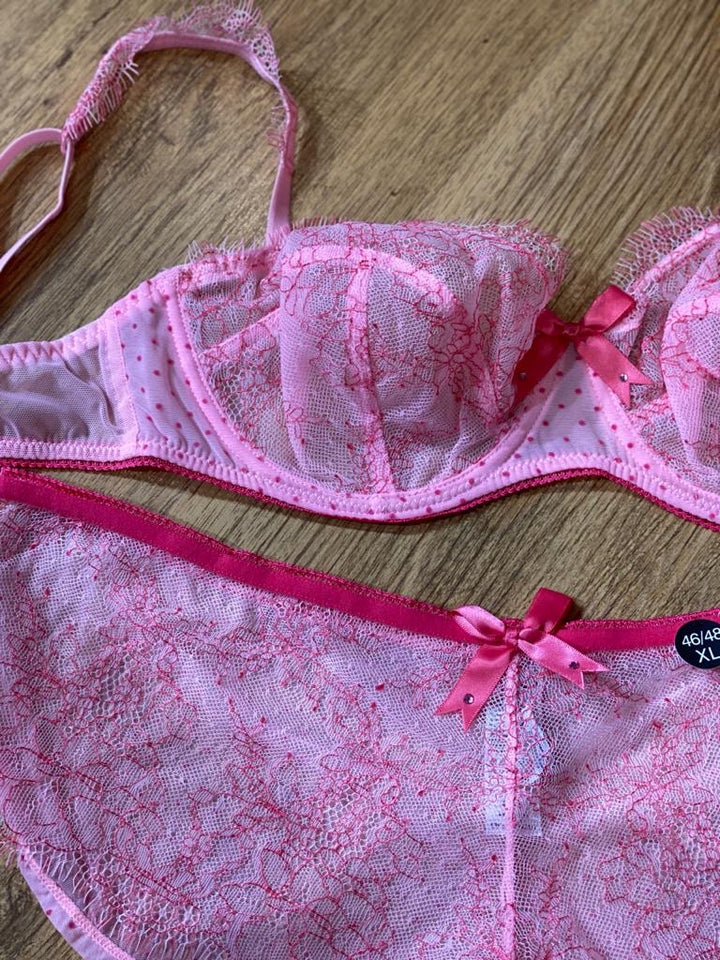 Ensemble dentelle avec armature