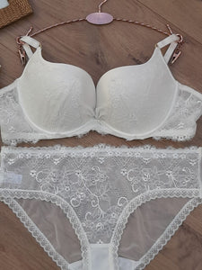 Ensemble rembourré satin et dentelle