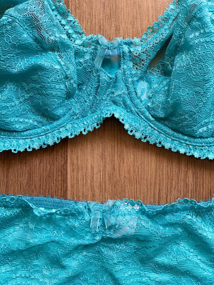 Ensemble dentelle non rembourré avec armature couleur turquoise
