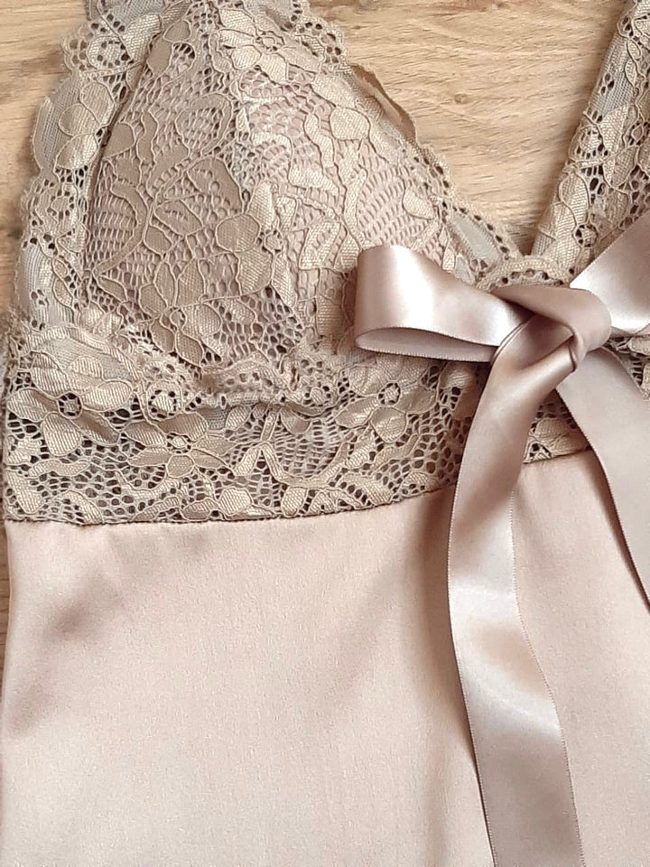 Nuisette satin de soie et dentelle 0021