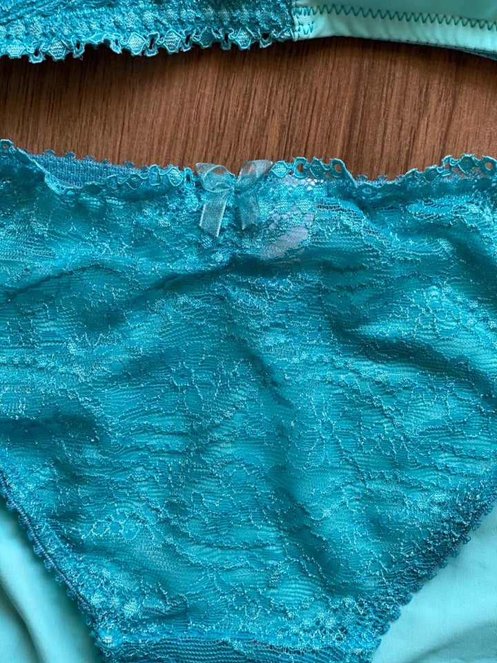 Ensemble dentelle non rembourré avec armature couleur turquoise